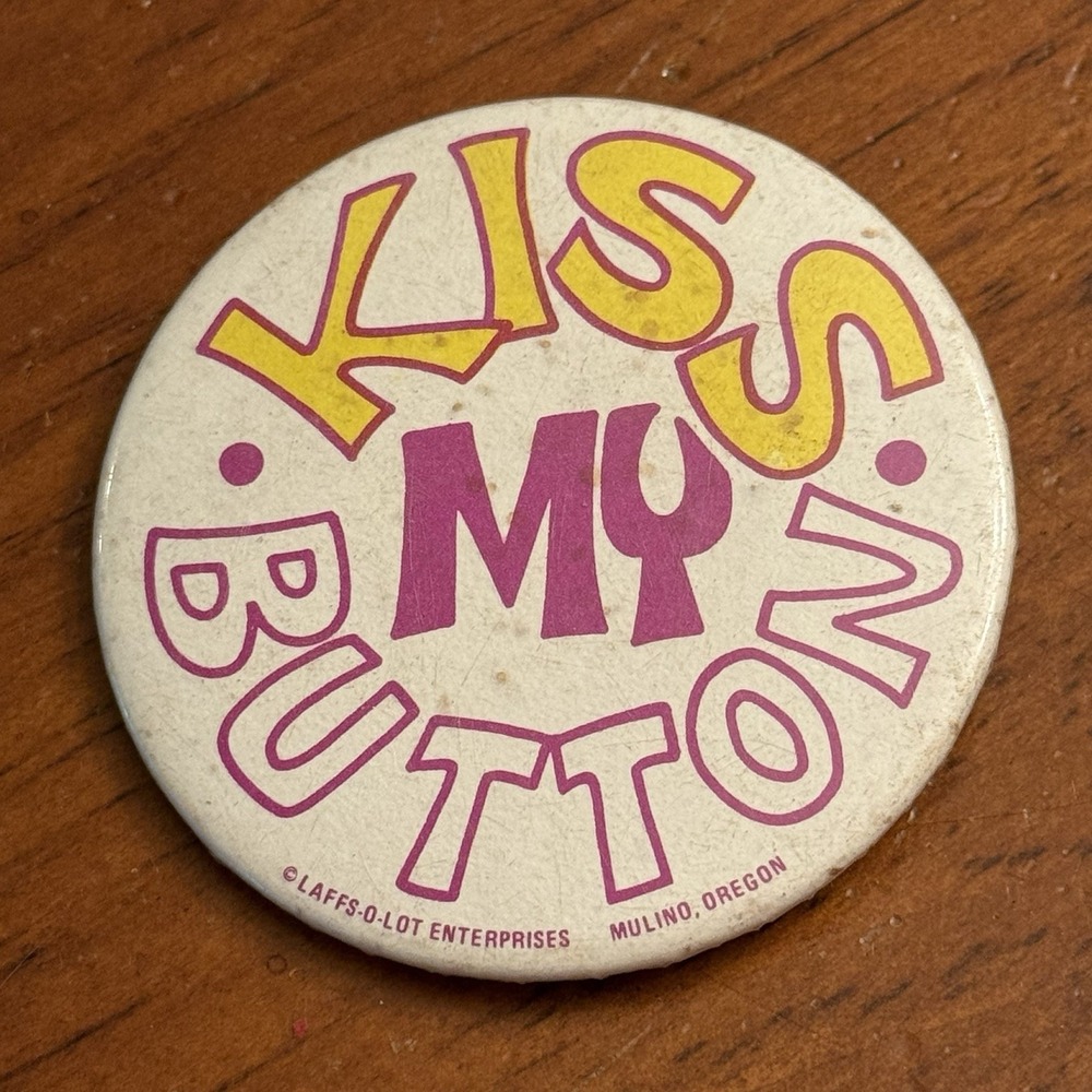 Kiss My Button Vintage Pinback Button Pin Round‎ Circle